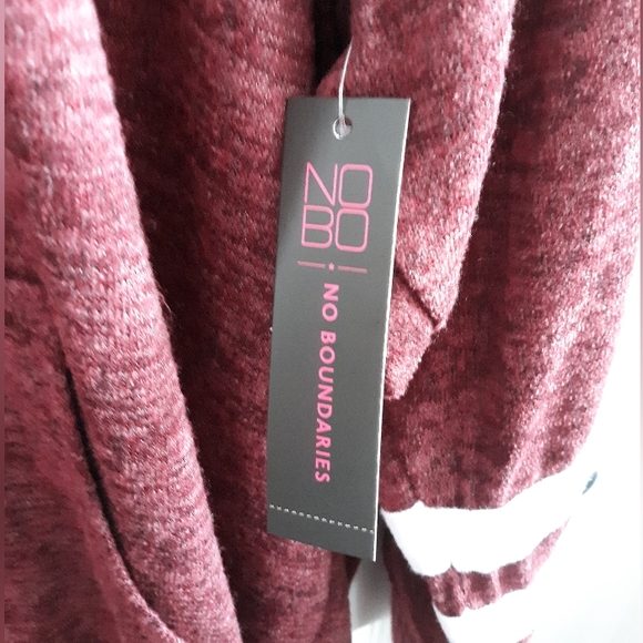 Maroon sweater with cut-out in back, NWT - Picture 4 of 13